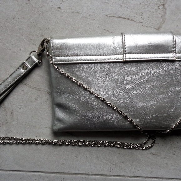 💗 3/$25 Silver wristlet purse - Picture 2 of 4